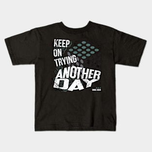 KEEP ON TRYING Kids T-Shirt